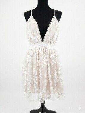 Beautiful Aakaa dress in beige floral size L